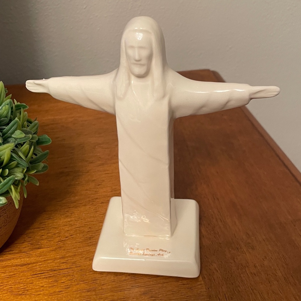 Religious Miniature Porcelain Statue of Jesus Christ with Arms Outstretched